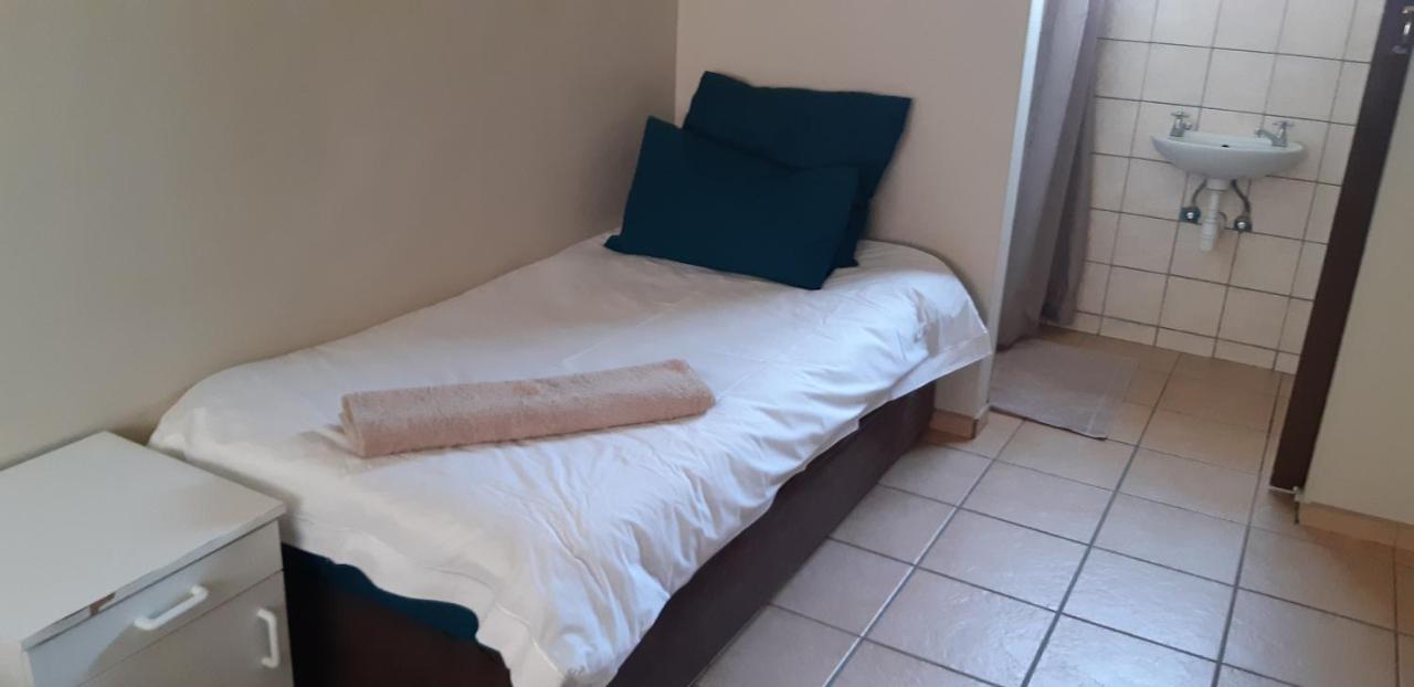 African Sky Guesthouse Windhoek Dış mekan fotoğraf