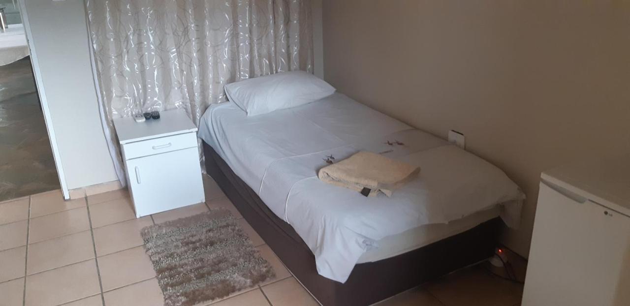 African Sky Guesthouse Windhoek Dış mekan fotoğraf