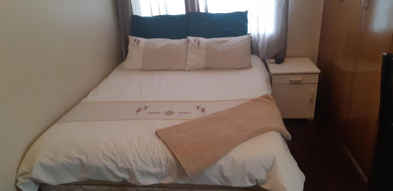 African Sky Guesthouse Windhoek Dış mekan fotoğraf