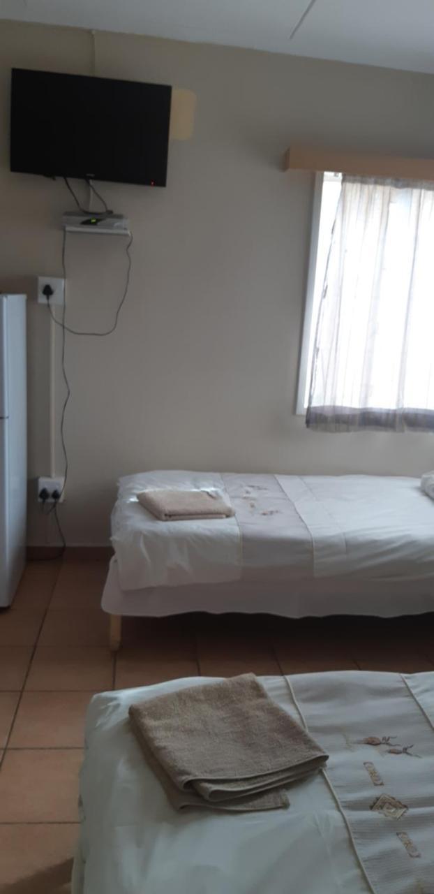 African Sky Guesthouse Windhoek Dış mekan fotoğraf