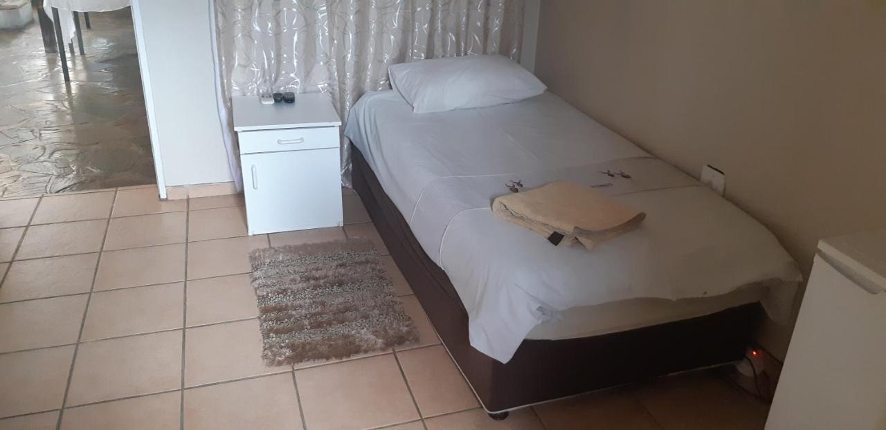 African Sky Guesthouse Windhoek Dış mekan fotoğraf